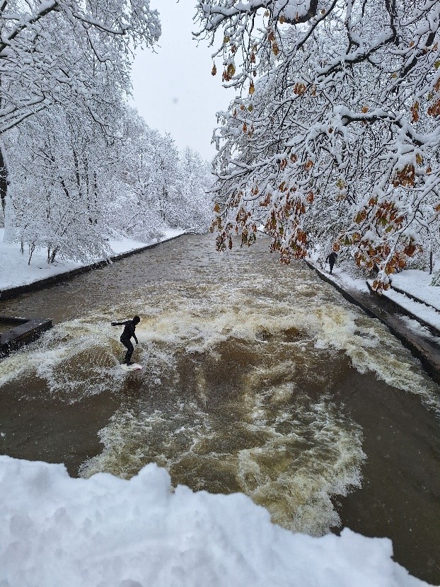 Surfing in the river in Munich